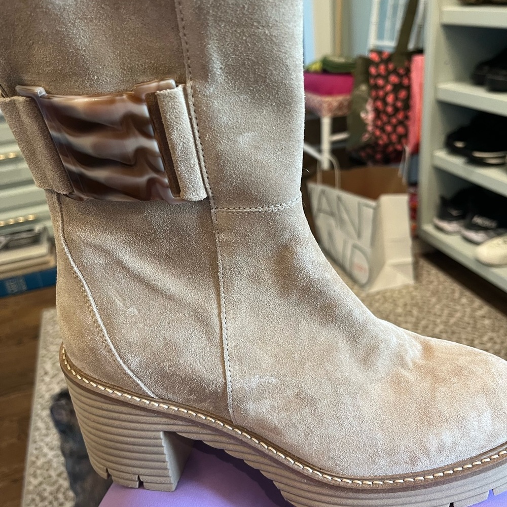 Softwaves suede boots, never worn. Size 37